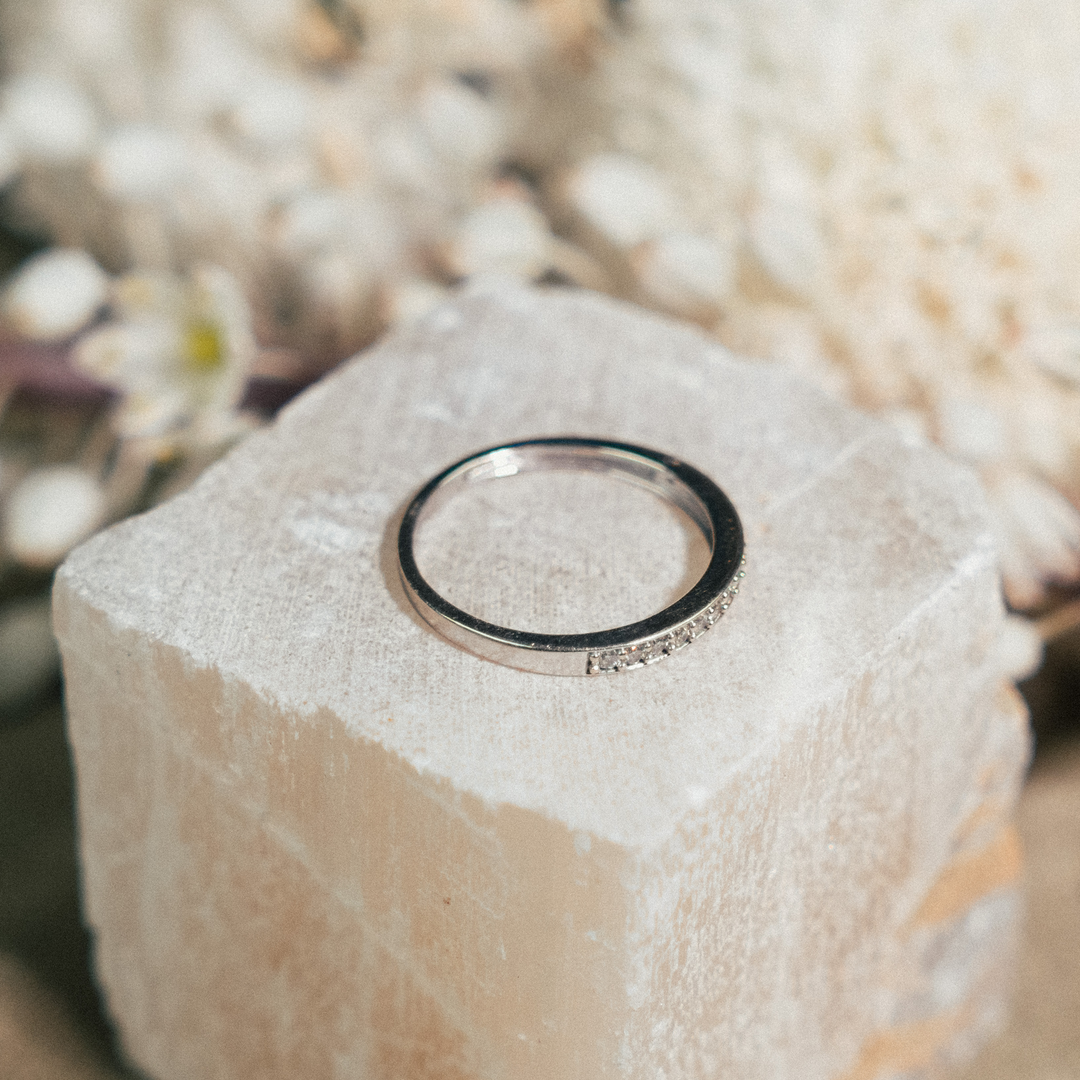 Tapered Beadset Diamond Band (Half-Eternity)