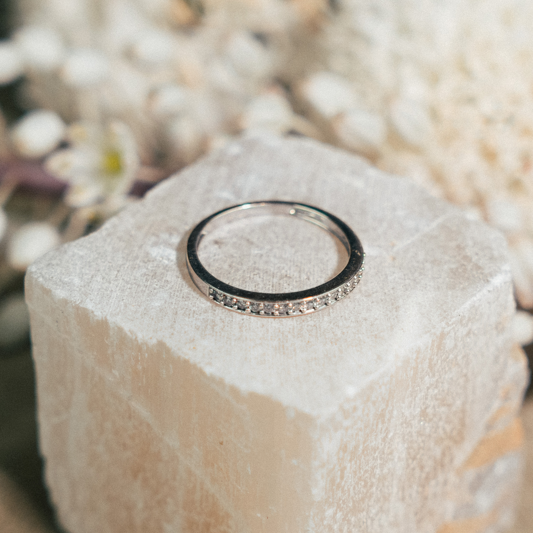 Tapered Beadset Diamond Band (Half-Eternity)