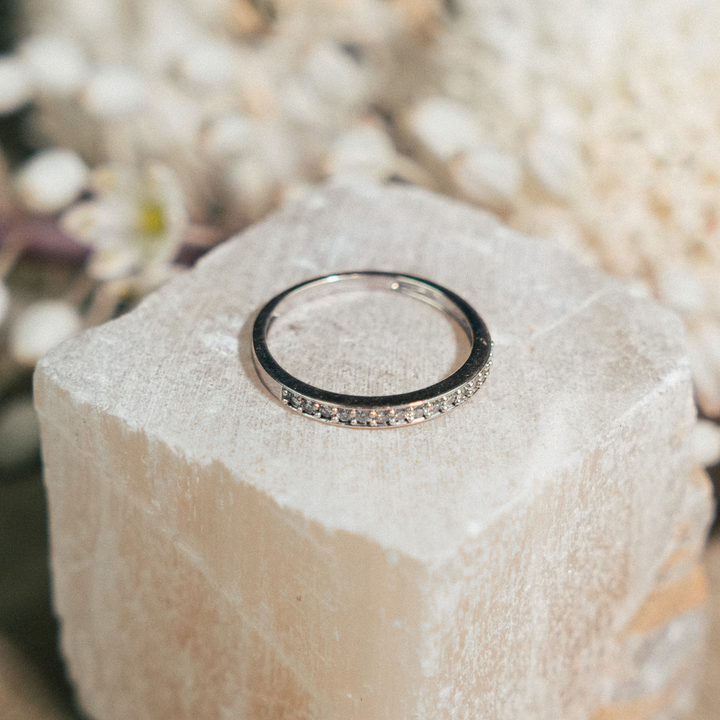 Tapered Beadset Diamond Band (Half-Eternity)